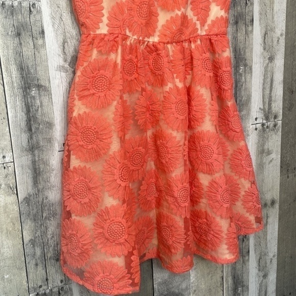 Lauren Conrad Coral & Cream Colored Sleeveless Midi Dress.Keyhole Back. Side Zip - Picture 3 of 14